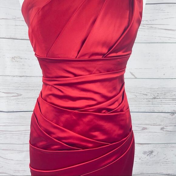 David's Bridal red single shoulder ruched dress - Picture 4 of 15